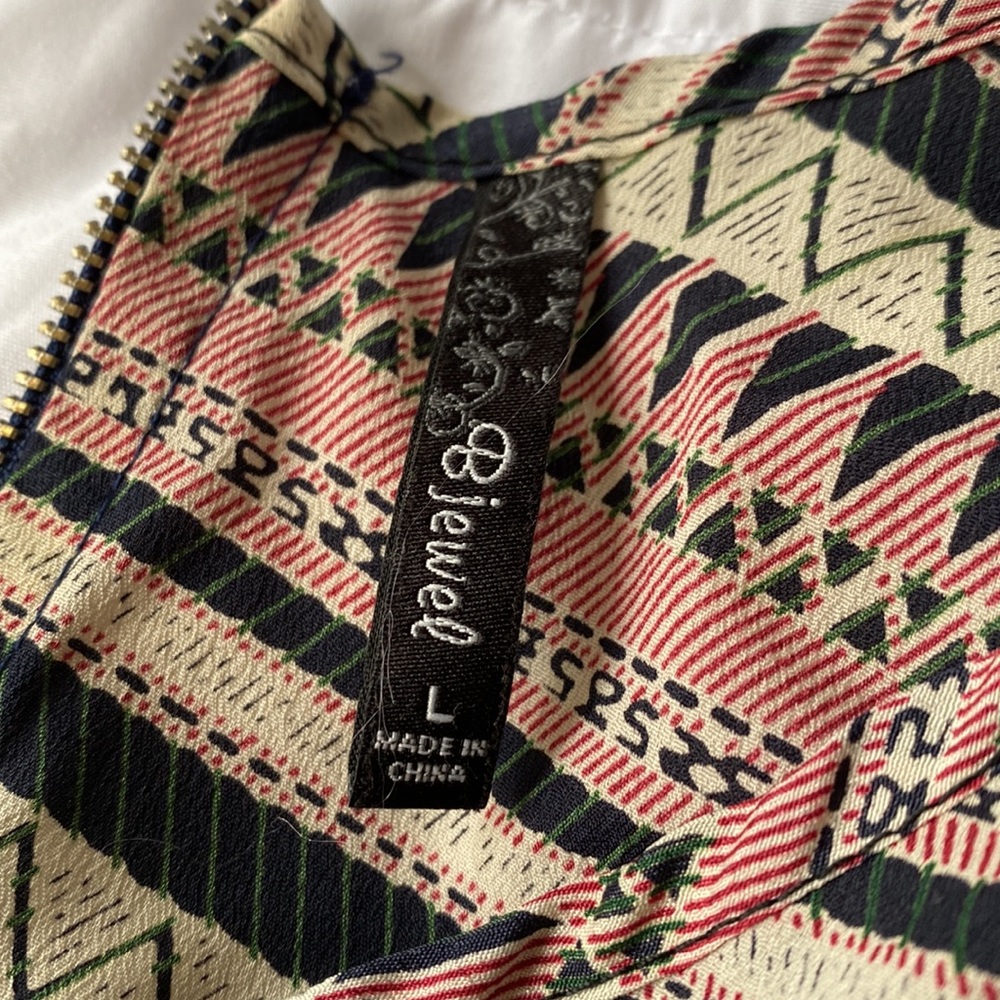 Aztec Pattern Cropped Tank - Picture 4 of 5